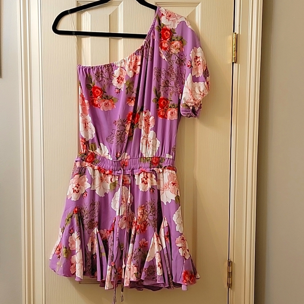 ENTRO FLORAL ROMPER WORN ONCE